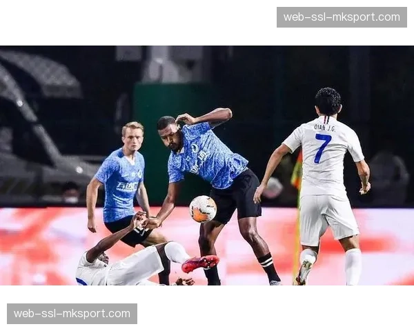 汉堡4-2-3-1低位防反体系分析：如何通过收缩防线压缩空间应对强队